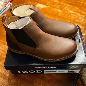 Izod Men's Lucas Pull-On Chukka Boot